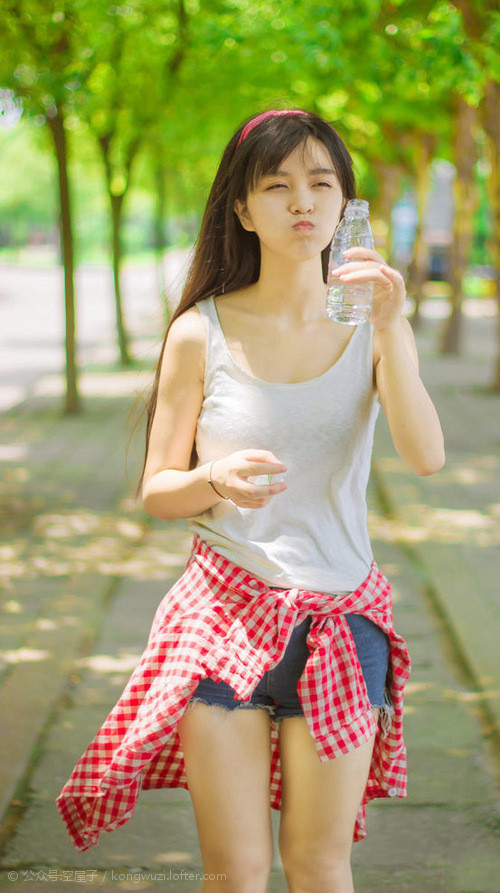 法国中卫红牌+乌龙,成为焦点人物,法国中卫的