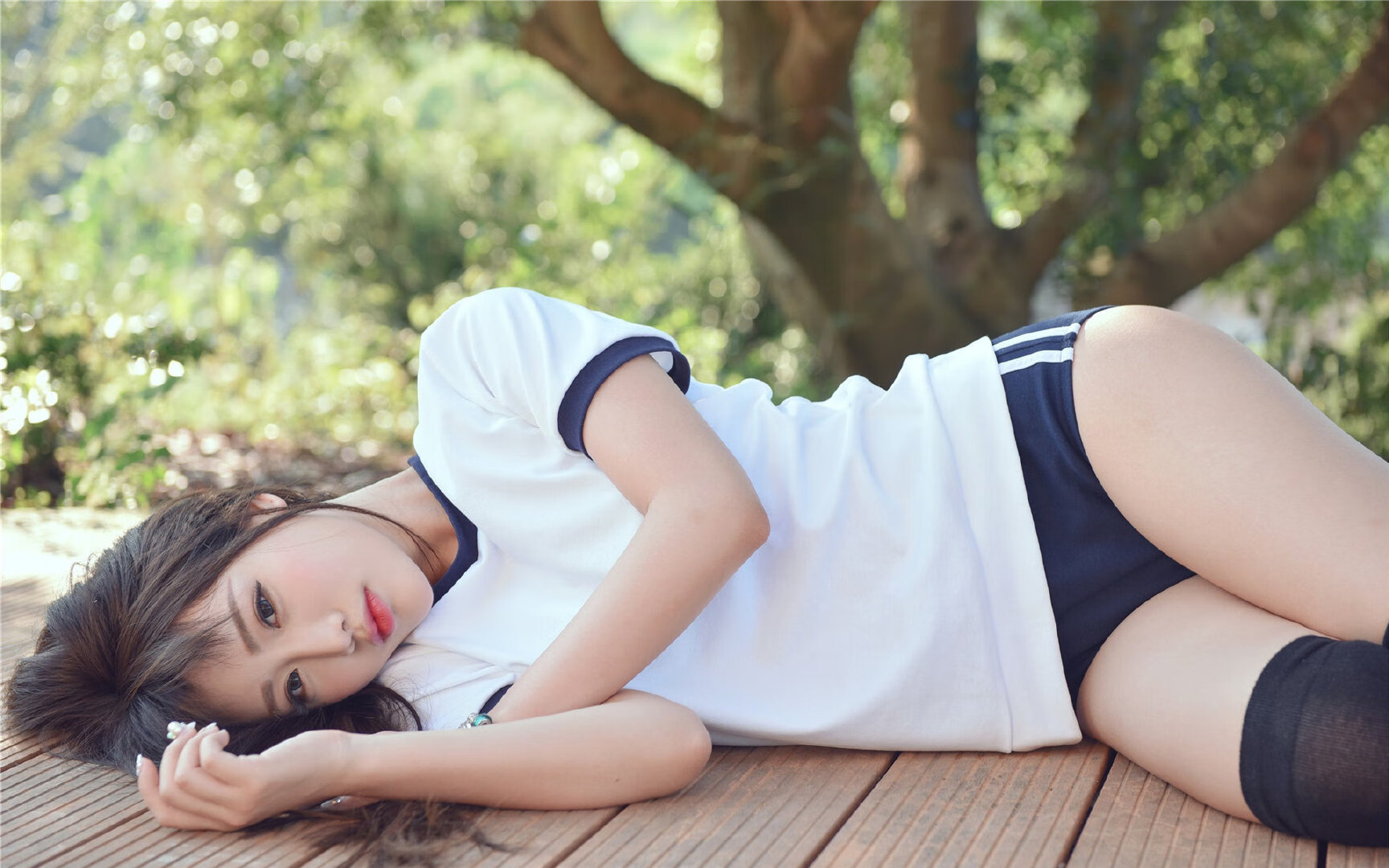 爱游戏官方-新西兰全黑队的进攻套路迅速打破对方防线，新西兰全黑队比赛视频